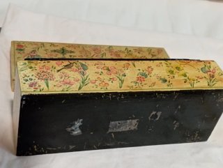 Joyero madera, lacado; flores y pájaros exóticos