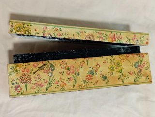 Joyero madera, lacado; flores y pájaros exóticos