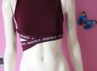 Top deportivo Bershka burdeos