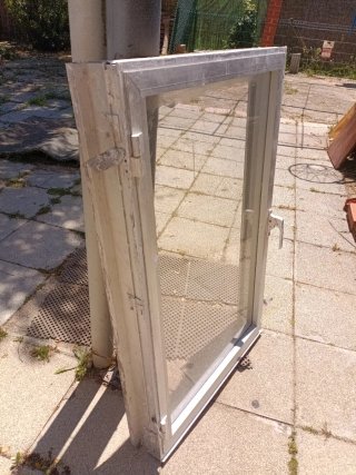 Ventana abatible aluminio