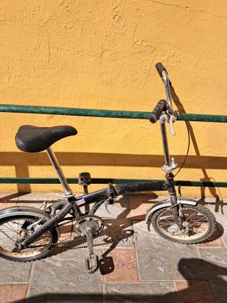 Bicicleta plegable negra