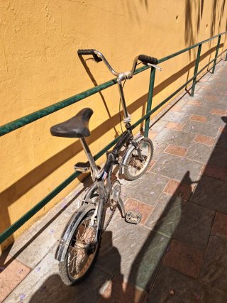 Bicicleta plegable negra