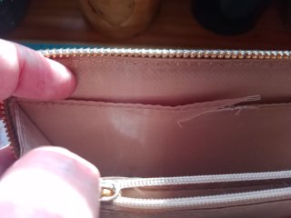 Bolsito bandolera Guess monograma