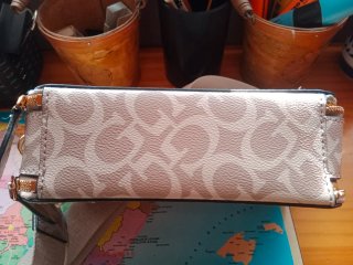Bolsito bandolera Guess monograma