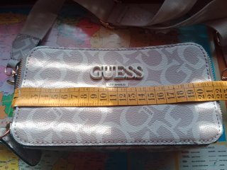 Bolsito bandolera Guess monograma