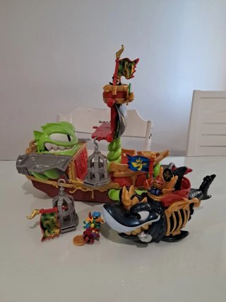 Barco Pirata y Tiburón Juguete