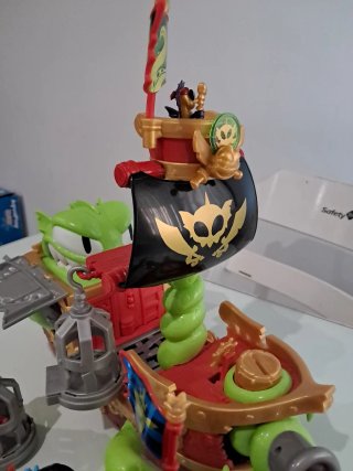 Barco Pirata y Tiburón Juguete