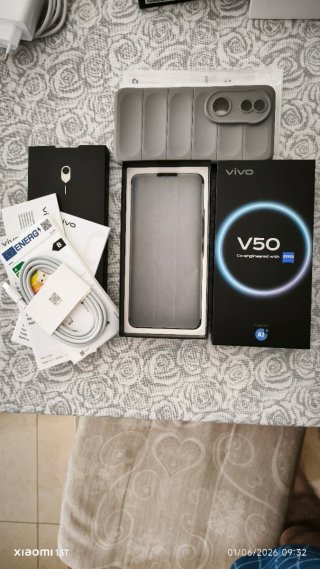 Vivo V50 con lenti Zeiss