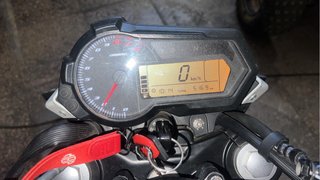 Benelli TNT 125 Blanca y Roja