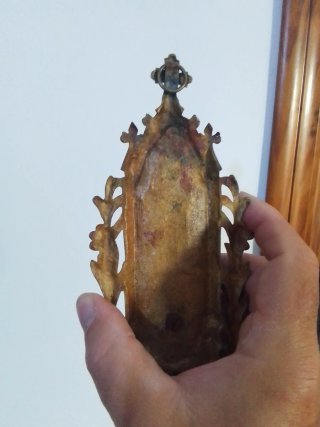 Benditera antigua de bronce