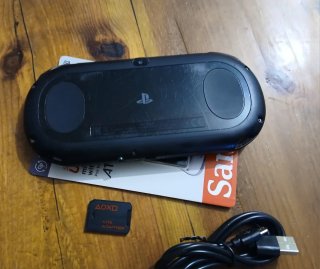 PS Vita Slim 2000 Negra con MicroSd 128gb
