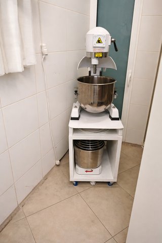 TRASPASO OBRADOR DE PASTELERÍA EQUIPADO – GRACIA
