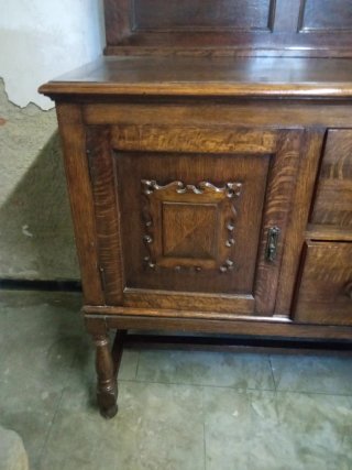 Mueble antiguo de roble