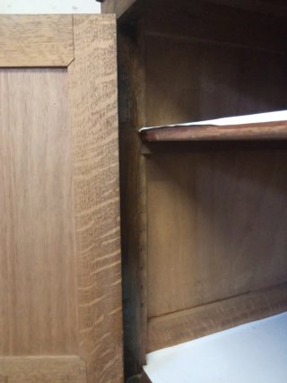 Mueble antiguo de roble