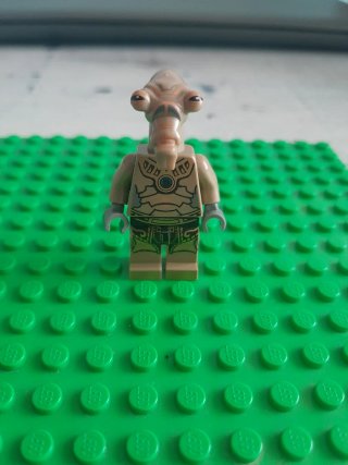 Lot of  4 LEGO Star Wars minifigures.