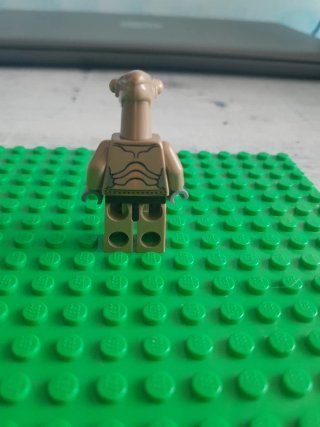Lot of  4 LEGO Star Wars minifigures.
