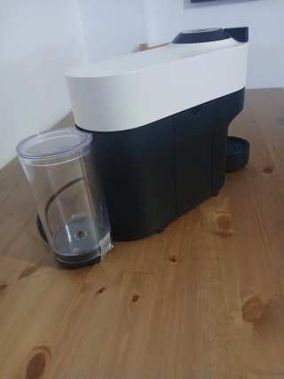 Cafetera Nespresso Krups Blanca y Negra