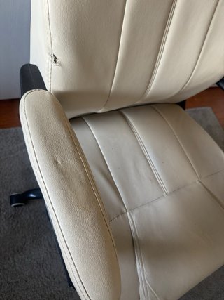 Silla de oficina beige regulable