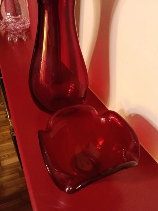 Jarrón y centro de mesa de cristal rojo