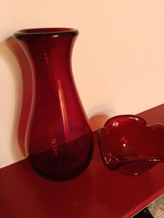 Jarrón y centro de mesa de cristal rojo