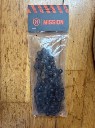 Cadena Mission 410 BMX Negra