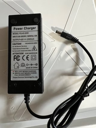Cargador 42v ,  2000mA