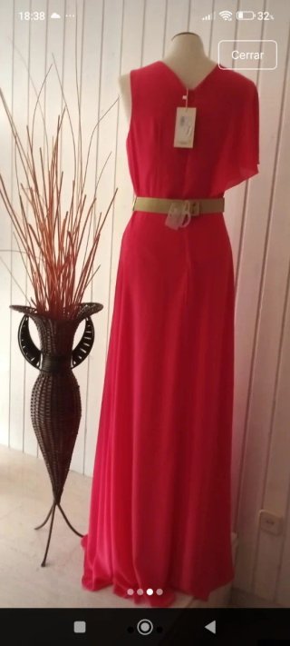 Vestido largo coral gasa vuelo cinturón dorado