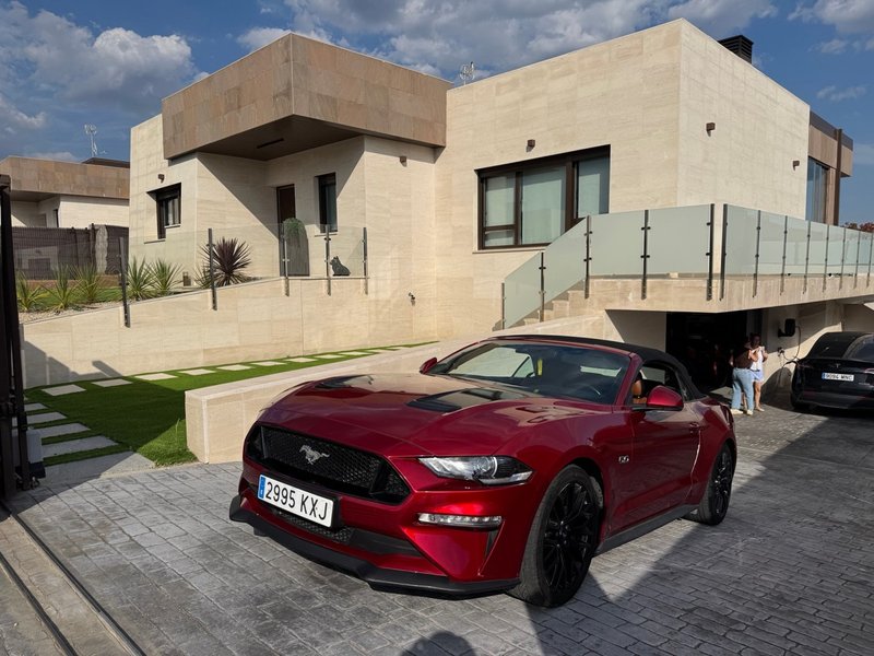 Ford Mustang 2020 - foto 1