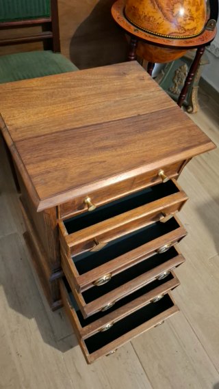 Cajonera de madera vintage restaurada