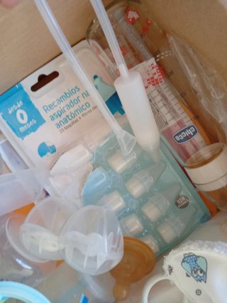 Lote alimentación bebé: biberones y accesorios