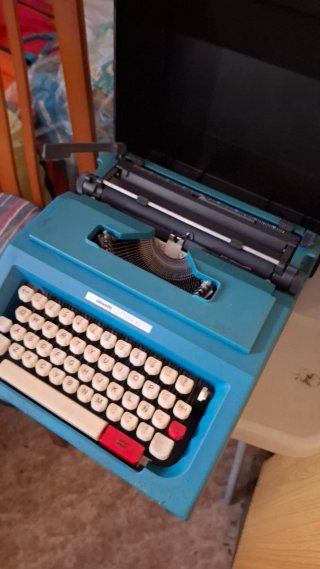 Máquina de escribir Olivetti Lettera 42