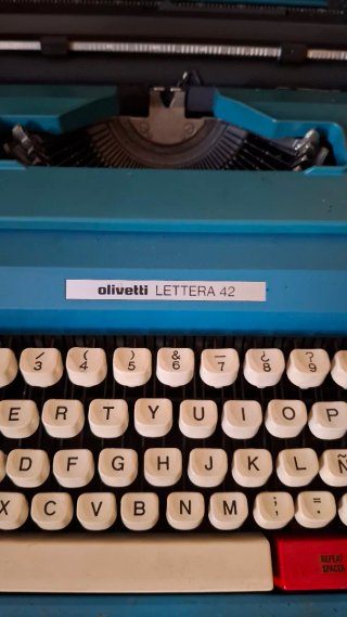 Máquina de escribir Olivetti Lettera 42