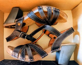 Sandalias Art Piel Tacón Negras