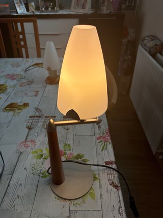 Lámpara de mesa madera y metal