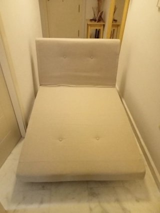 Sofá cama pequeño beige sin estrenar