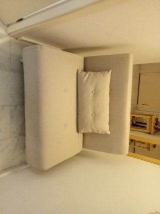 Sofá cama pequeño beige sin estrenar