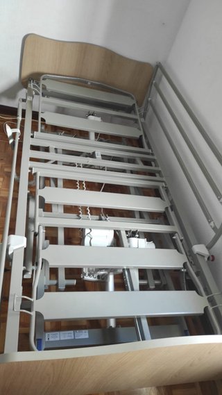 Cama articulada eléctrica geriátrica con mando