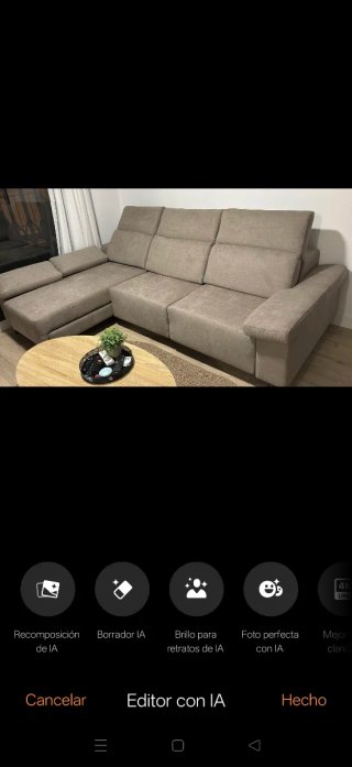 Sofá Chaiselongue con patas altas negras Impecable