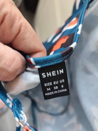 Vestido azul con estampado animal