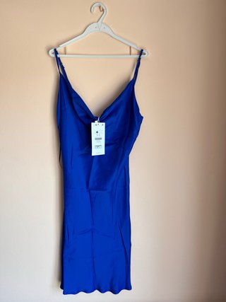 Vestido mini satinado azul eléctrico sin estrenar