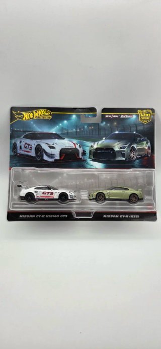 Hot Wheels Nissan GT-R Nismo GT3 & R35