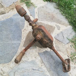 Antiguo taladro manual