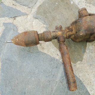 Antiguo taladro manual
