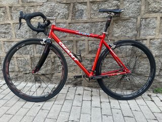 Bicicleta de carretera Giant TCR Roja