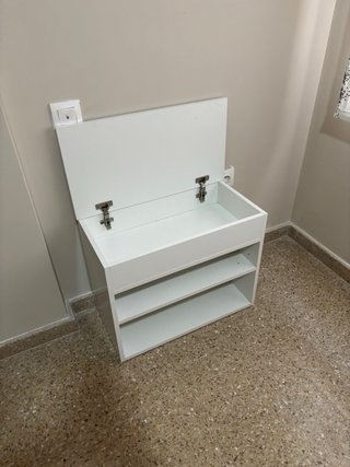 Zapatero blanco con asiento