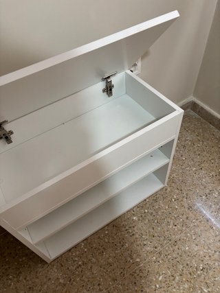 Zapatero blanco con asiento