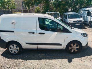 Ford Transit Courier 120.000 kilometros