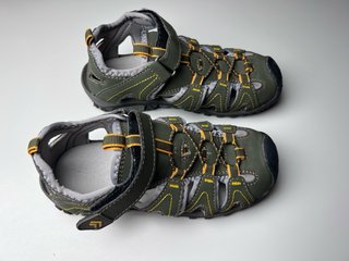 Sandalias niño/a Talla 33