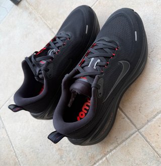 Nike Vomero Plus Bright Crimson / Talla 42