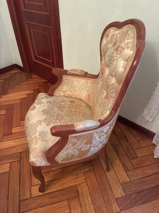 Butaca clásica tapizada floral